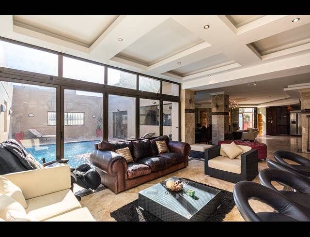 3 BEDROOM HOUSE TO LET IN WEST BEACH